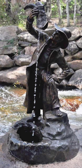 EP statue along Riverwalk